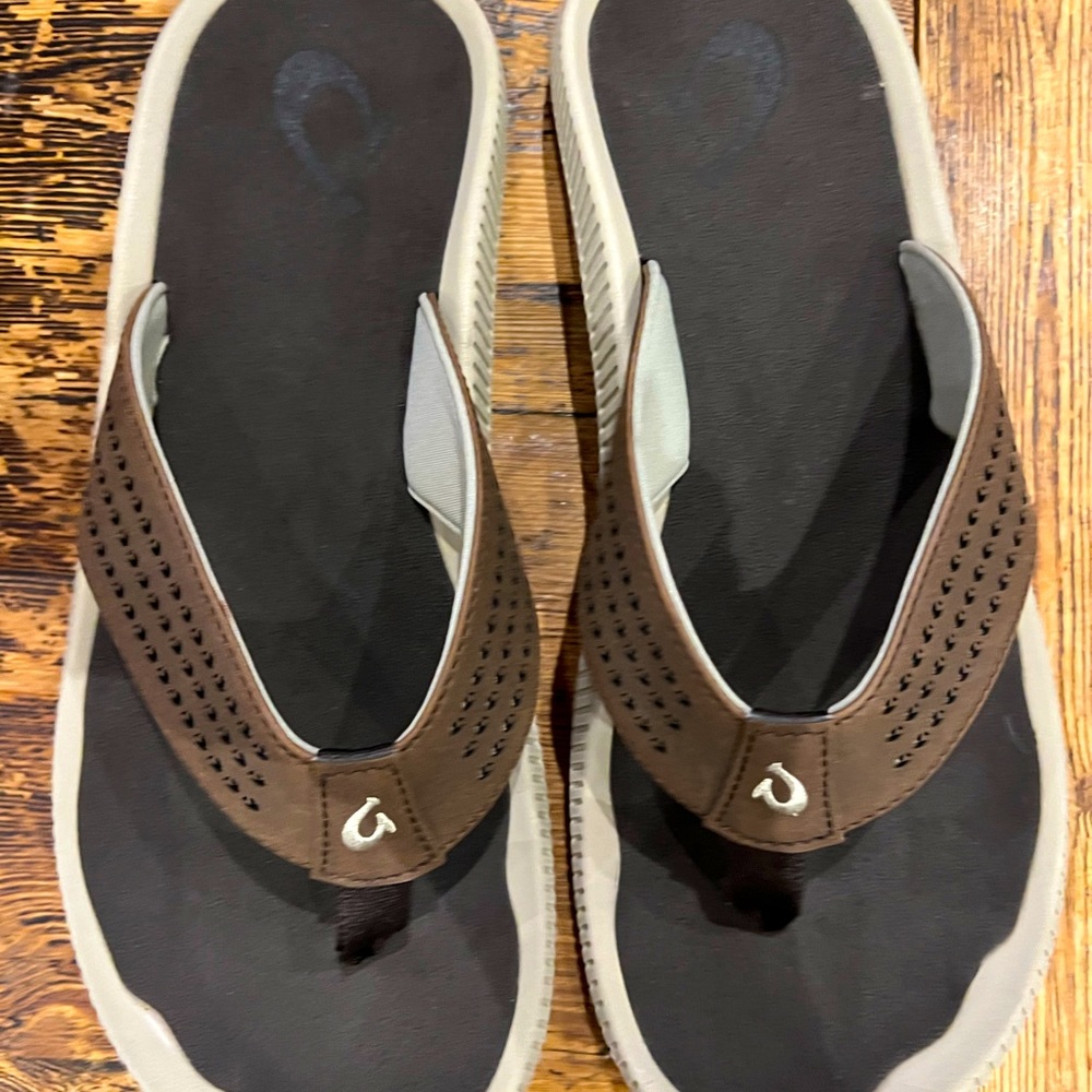 Olukai  Flip flops